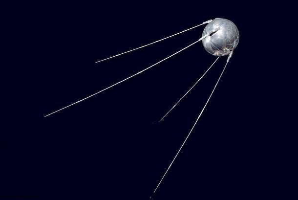 اولین ماهواره ای که انسان در مدار زمین فرستاد